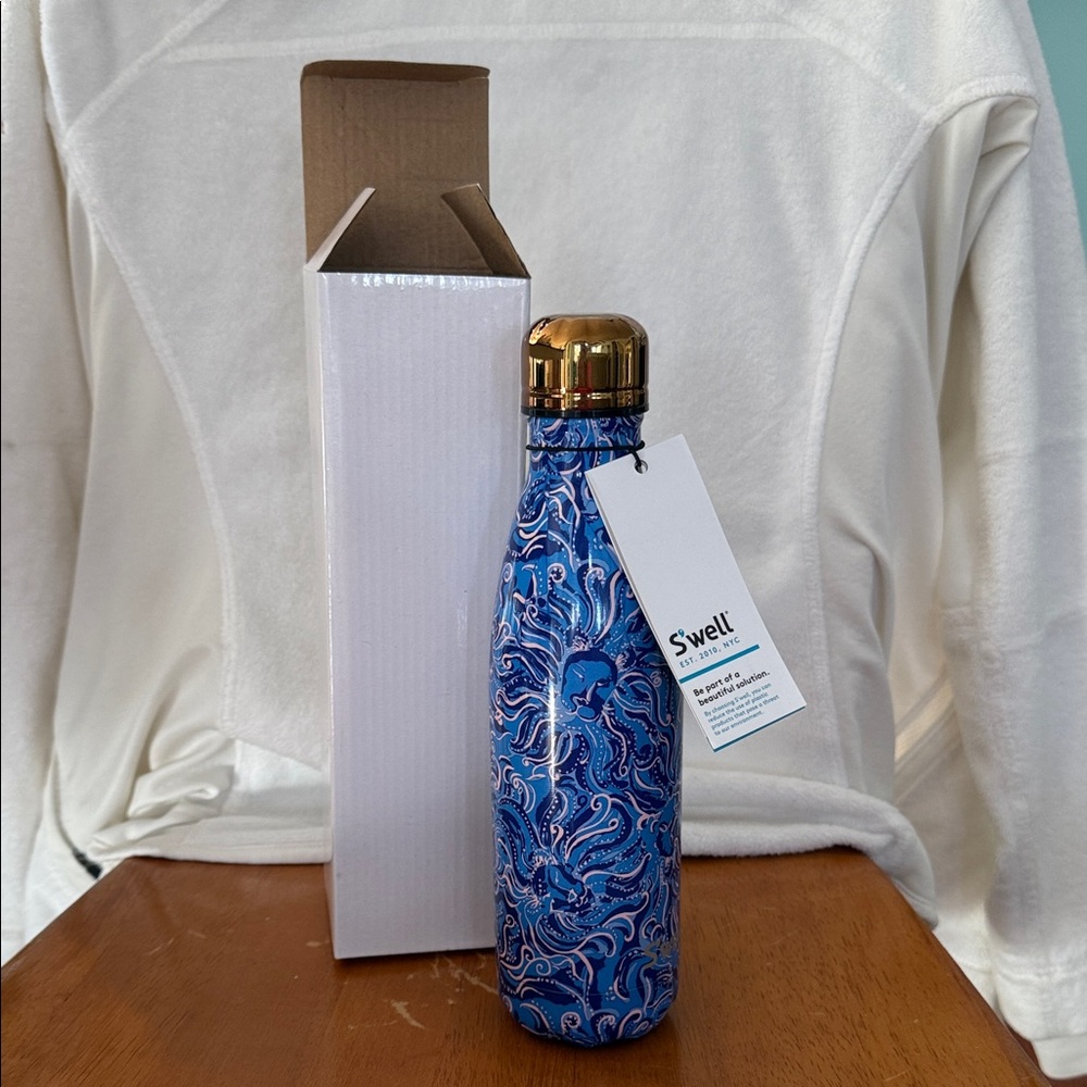 S'well Lilly Pulitzer Blue Swirl Bottle with Gold Cap - Coastal Blue Whispurr